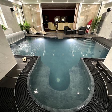 Haus Mit Pool โกรสเชอเนา ภายนอก รูปภาพ