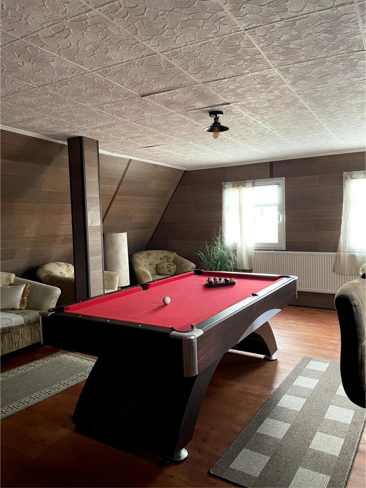 Haus Mit Pool โกรสเชอเนา ภายนอก รูปภาพ