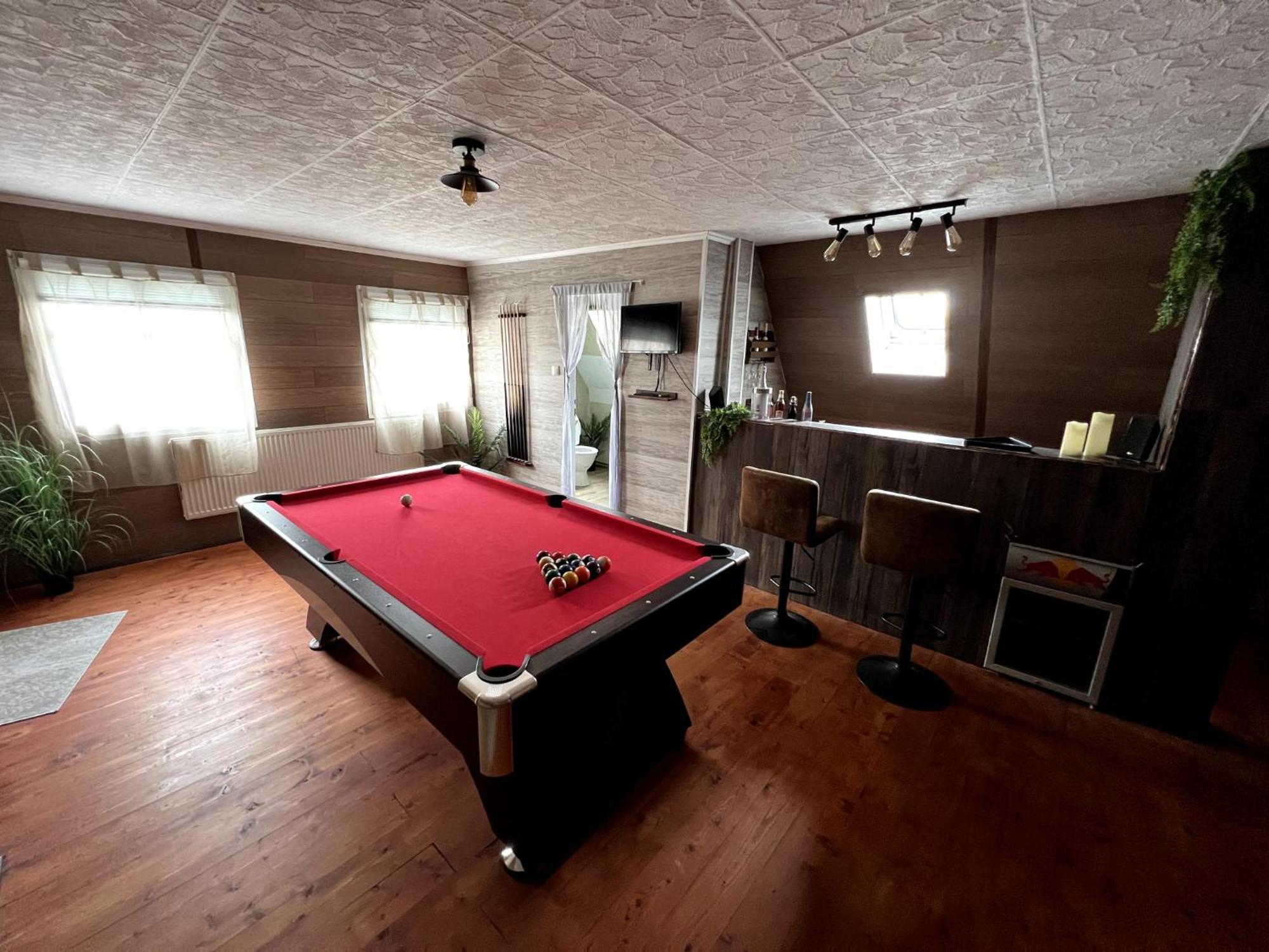 Haus Mit Pool โกรสเชอเนา ภายนอก รูปภาพ